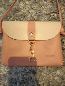 Bolso de Mano Aisparky Rosa Beige con Dije para Ciervos - Imagen 1 de 6