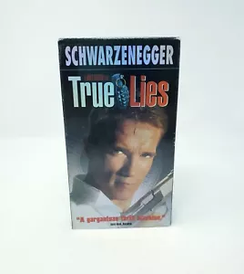 True Lies (VHS Tape) Arnold Schwarzenegger Jamie Lee Curtis   - Picture 1 of 7