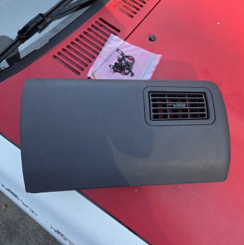 Chevrolet Blazer S10 Jimmy Sonoma 1995-1997 OEM guantera conjunto de puerta con luz Foto 1 de 4