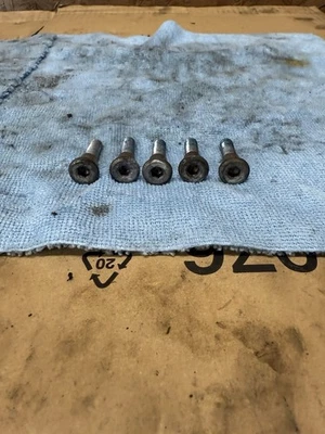 01-03 Suzuki GSXR 600 GSXR600 2003 OEM FRENO TRASERO ROTOR MONTAJE PERNOS S175 Foto 1 de 4