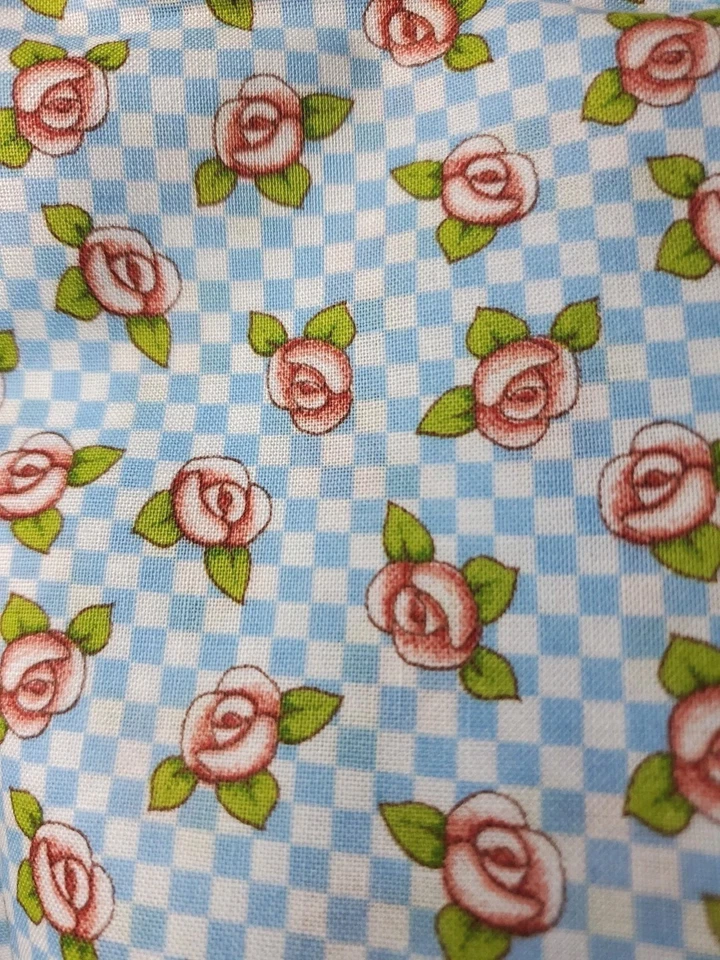 Tela de Costura Mary Engelbreit VIP Rosa Rosas Azul y Blanco Cuadros 1ydx44" Algodón Foto 1 de 4