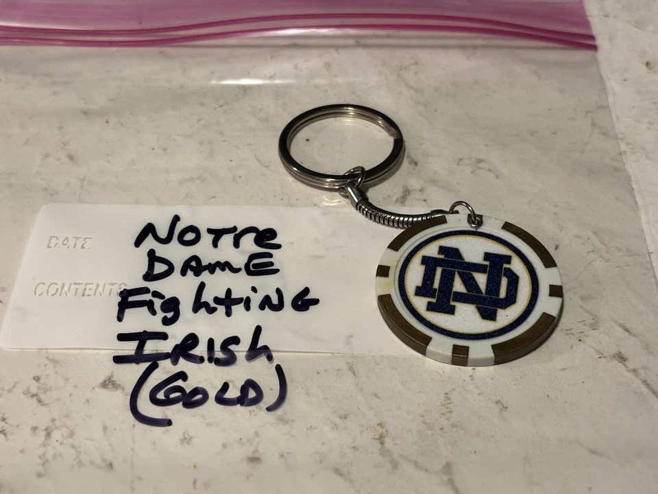 Llavero Notre Dame Fighting Irish, Notre Dame Fighting Irish Logo Dorado Foto 1 de 4