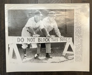 Brooklyn Dodgers Vintage Press Photo Charley Dressen Walter O'Malley Baseball - Picture 1 of 8