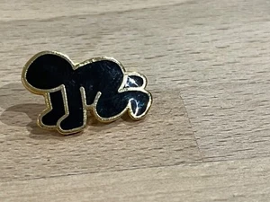 pins pin ENAMEL  ART ARTISTE  KEITH HARING  VINTAGE VERSION DORE EGF BABY - Picture 1 of 2