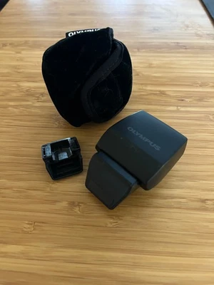 Olympus FL-LM2 compact flash + cover & pouch - Image 1 of 4