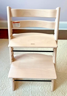 Silla alta ajustable de madera natural Stokke Tripp Trapp — Excelente Foto 1 de 4