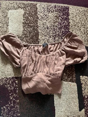 Top corto para mujer Ambiance marrón con lazo en la espalda, talla pequeña Foto 1 de 4