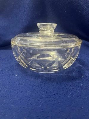 Vintage pyrex “thumbprint” 1 Qt Casserole Dish W/ Lid, 1960s - Image 1 of 4