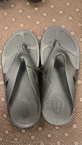OOFOS flip flops Lightweight Recovery Footwear, Reduces Stress on Feet-Unisex - Picture 1 of 7