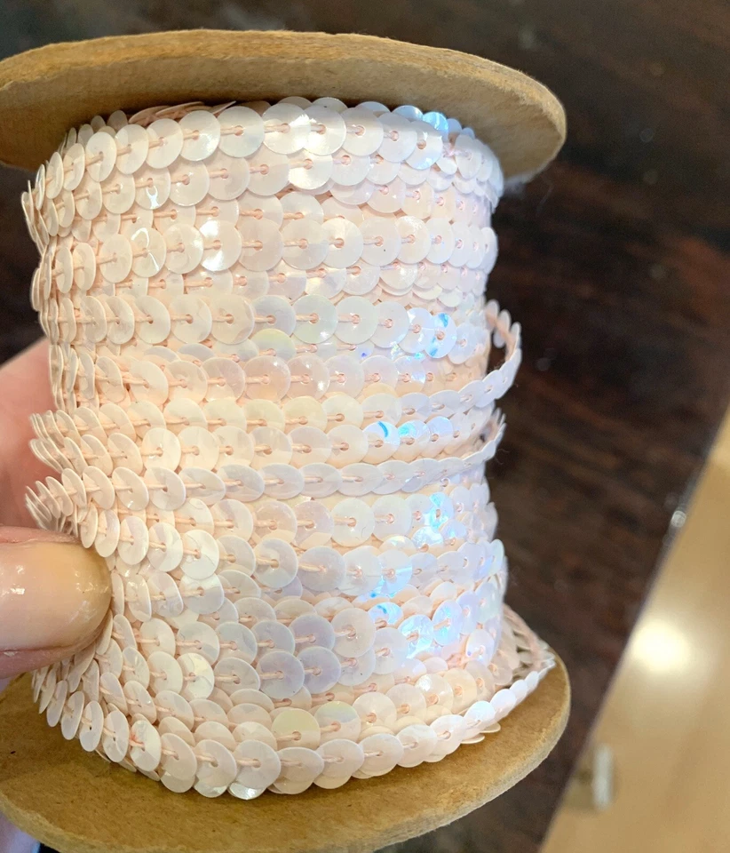 Cadena plana de lentejuelas no elásticas 6 mm rosa bebé pálido X 2 mtr Foto 1 de 4