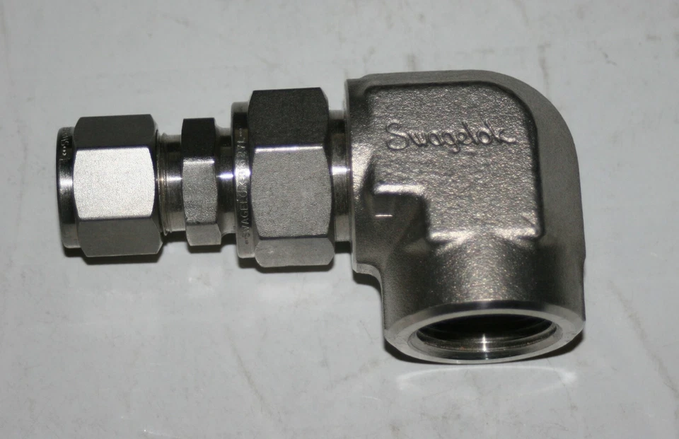 1/2" Tube x 3/4" FNPT 316ss Elbow Adapter Fitting Swagelok  - Image 1 of 3