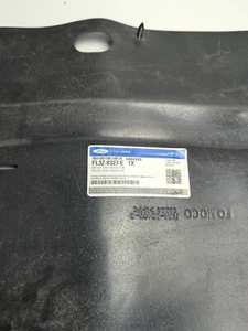 Protectores contra salpicaduras Ford OEM 16-17 F-150 - Deflector inferior FL3Z8327E - Imagen 1 de 5