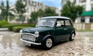 Bburago 1/24 1969 Mini Cooper Alloy Model (Green) - Picture 1 of 10