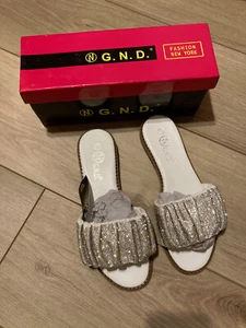 NEW IN BOX GOLDEN ROAD WHITE AND DIVA SPARKLE SILVER SANDALS SIZE 7 - Picture 1 of 5