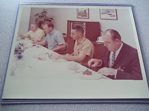 Foto vintage de la NASA del Apolo 8 de la comida de prelanzamiento - Imagen 1 de 2