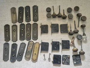 ANTIQUE VINTAGE Yale DOOR KNOBS, BACKPLATES & DOOR Knobs MORTIS Parts Lot - Picture 1 of 10