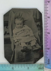 Kleines Kind lehnt im Stuhl Tintype Ferrotype - Bild 1 von 2