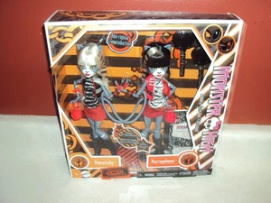 JUEGO DE 2 MUÑECAS MONSTER HIGH WERECAT TWINS MEOWLODY & RURRSEPHONE CREEPRODUCTION NUEVO - Imagen 1 de 3