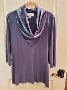 Maglietta American Glamour Badgley Mischka grigia raso stretch top - taglia M - Foto 1 di 5