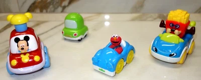 LOTE de juguetes para bebés Mickey Mouse Elmo y más agarre para coche Foto 1 de 4