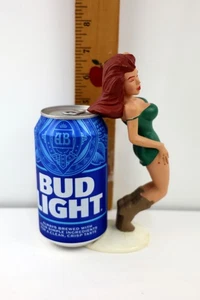 Vintage GANZ Bottoms Up R. DEMARS Bierdose Getränkehalter Frau im grünen Kleid - Bild 1 von 5