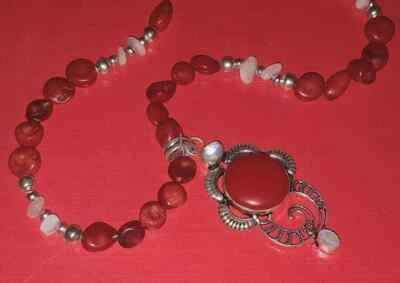 STRAORDINARIA COLLANA CORALLO ROSSO E PIETRA DI LUNA CON PENDENTE IN ARGENTO 925 - Immagine 1 di 4