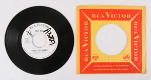 Goodbye, Boys, Goodbye / Hey You, Hey Me by Margie Mills, Promo, 7" 45 rpm, VG - Imagen 1 de 3