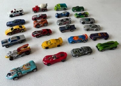 200 Hot Wheels and Matchbox Cars Trucks & More with Complete Listing 70's-2000's - Image 1 of 4