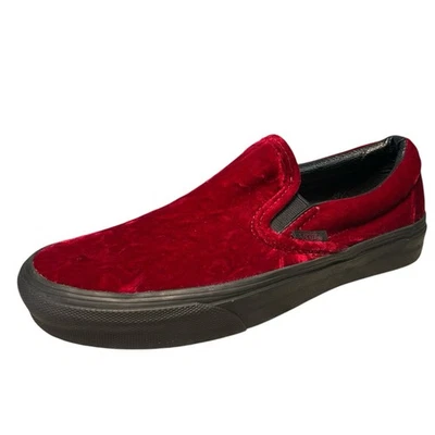 Zapatilla deportiva Vans Off The Wall sin cordones de terciopelo rojo talla 7 Urban Outfitters para mujer Foto 1 de 4