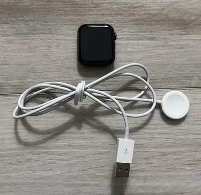 Apple Watch Series 6 GPS 44mm Aluminio A2292 COMO ESTÁ Para Piezas o Reparación Foto 1 de 4