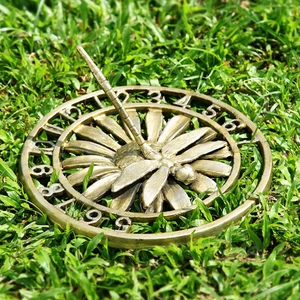 Meridiana da giardino libellula su fiore margherita decorazione giardino ~ SPI casa 50727 - Foto 1 di 6