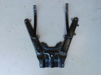 Marco de soporte de riel de piso delantero Porsche Boxster Spyder 981 2016 99150423302 J119 Foto 1 de 4