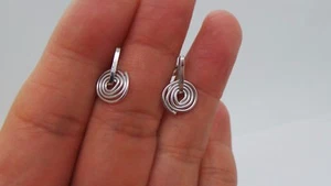 STUNNING 18K WG DROP / DANGLING EARRING G110888-1 1.93grams - Picture 1 of 7