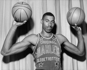 8x10 Photo of Wilt Chamblerlain Harlem Globetrotters. Free Shipping!! - Picture 1 of 1