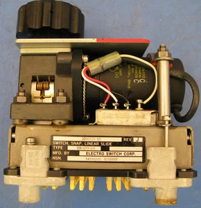 ELECTRO SWITCH CORP. ON-OFF-ON SWITCH 2296725-GR2 NSN# 5930-00-073-8869 - Picture 1 of 9