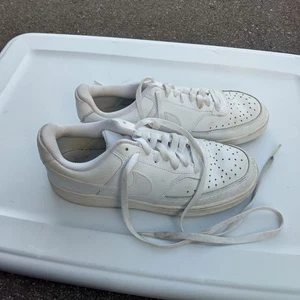 Nike Sneaker da donna taglia 7 Court Vision basse bianche classiche per tutti i giorni CD5434-100 - Foto 1 di 6
