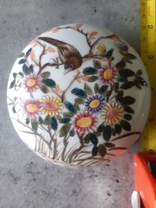 Beautiful japanese kutani porcelain lidded pot - Picture 1 of 6