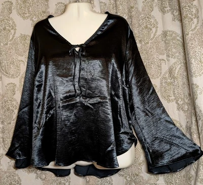 NUEVO CON ETIQUETAS Blusa Ava & Viv 3X Plus Negra Acampanada Manga Larga Satén Top Corbata Frontal Gótica Foto 1 de 4