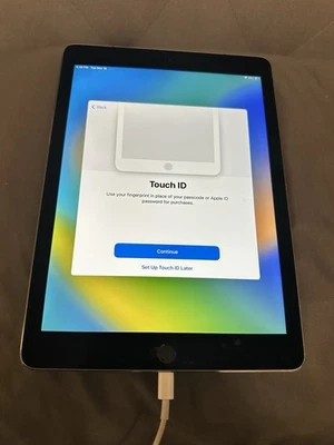 Apple iPad Pro 128GB Wi-Fi 9.7inch Silver Tablet - Image 1 of 4