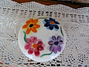 New Gail Pittman Daisy Chain Trinket Jewelry Box 4.25" X 2.5" Signed 1993 - Picture 1 of 5