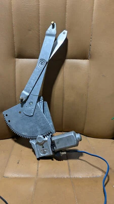 Regulador ventana eléctrica delantero derecho Volvo 240 Foto 1 de 4