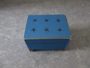 VINTAGE BARBIE DREAM HOUSE 1962, 100% ORIGINAL DOLL FURNITURE DARK BLUE OTTOMAN! - Picture 1 of 2