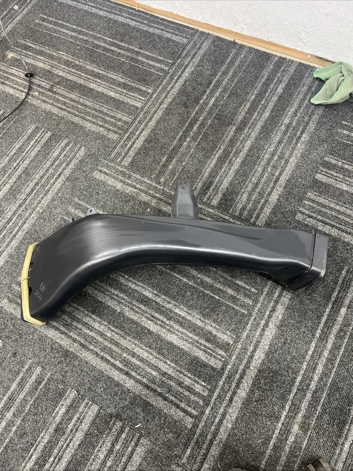 GMC Yukon XL 2007 conducto de salida de aire acondicionado auxiliar trasero OEM 15162334 Foto 1 de 4