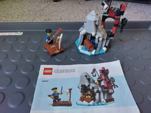 Lego Pirates 40597 Scary Pirate Island Complete with Mini Figures + manual - Picture 1 of 6
