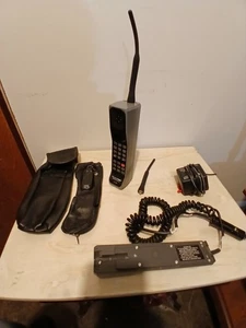 Vintage Motorola Brick Cell Phone F09NFD8496BG tested - Photo 1 sur 9