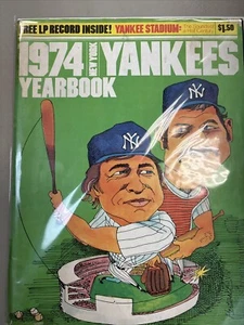 1974 NEW YORK YANKEES YEARBOOK-THURMAN MUNSON & BOBBY MURCER-INCLUDES LP RECORD - Picture 1 of 1