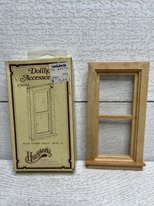 Accesorios para casa de muñecas Houseworks miniatura 1/12 marco de ventana de madera #5032 - Imagen 1 de 4