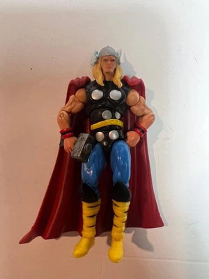 Figura de acción Hasbro Thor Classic Avengers Silver Age Marvel Universe 3,75" Foto 1 de 2