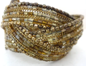 BRACCIALE VINTAGE RETRÒ METALLIZZATO TONI ORO INTRECCIATO PERLINE BRACCIALE LARGO BRACCIALETTO AVVOLGENTE OTTIME CONDIZIONI - Foto 1 di 8