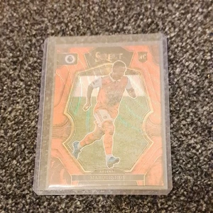 2022-23 Marquinhos Panini Select Premier League Red Prizm Arsenal Rookie Card SP - Bild 1 von 2